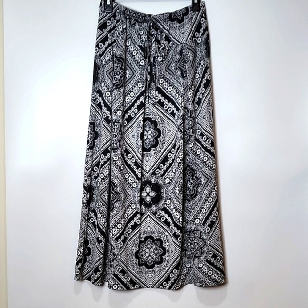 Black & White Bandana Print Maxi Skirt With Drawstring Waist By Metro Wear S